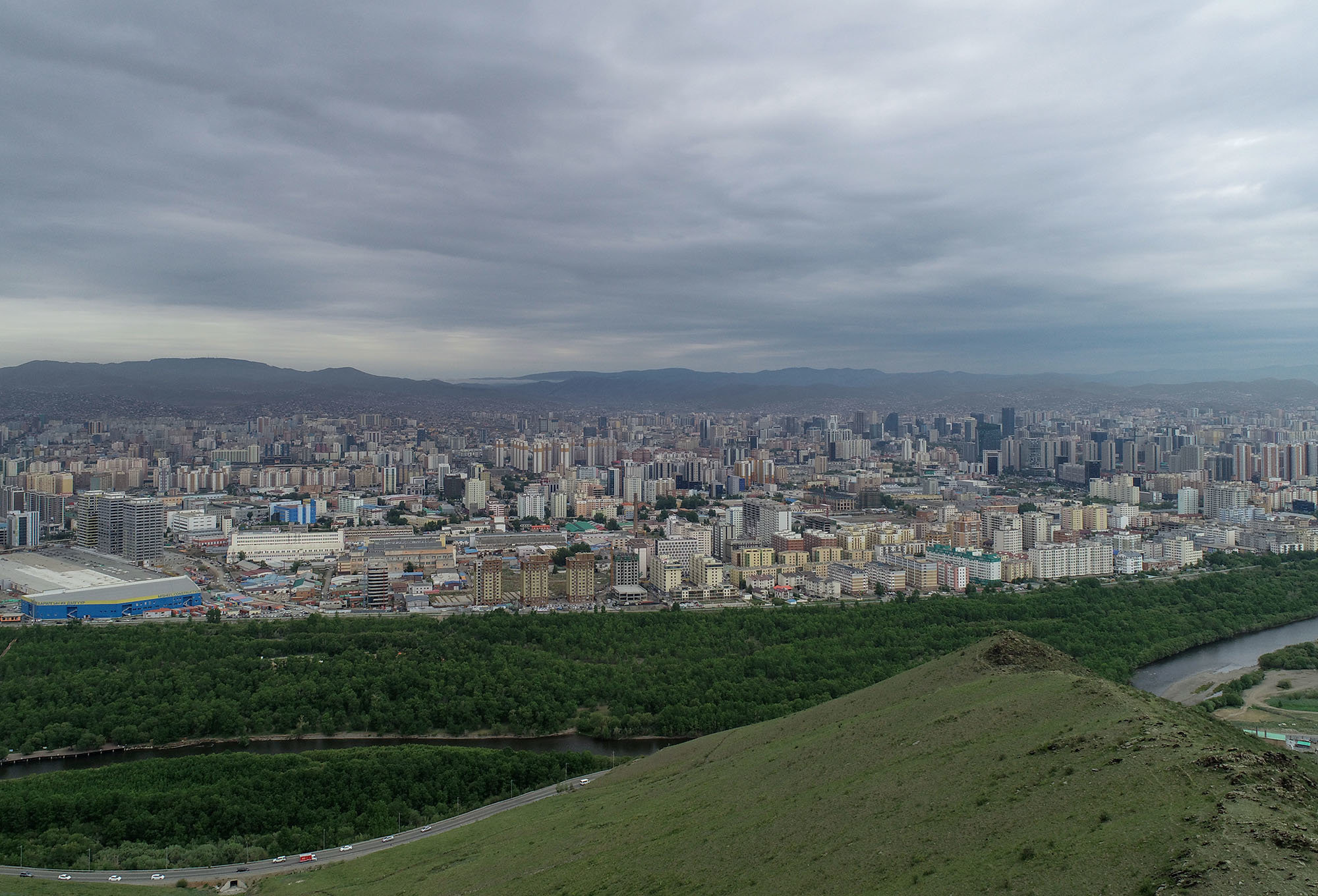 Баруун аймгуудын нутгийн зүүн, төвийн аймгуудын нутгийн баруун болон өмнөд хэсгээр бороо орно